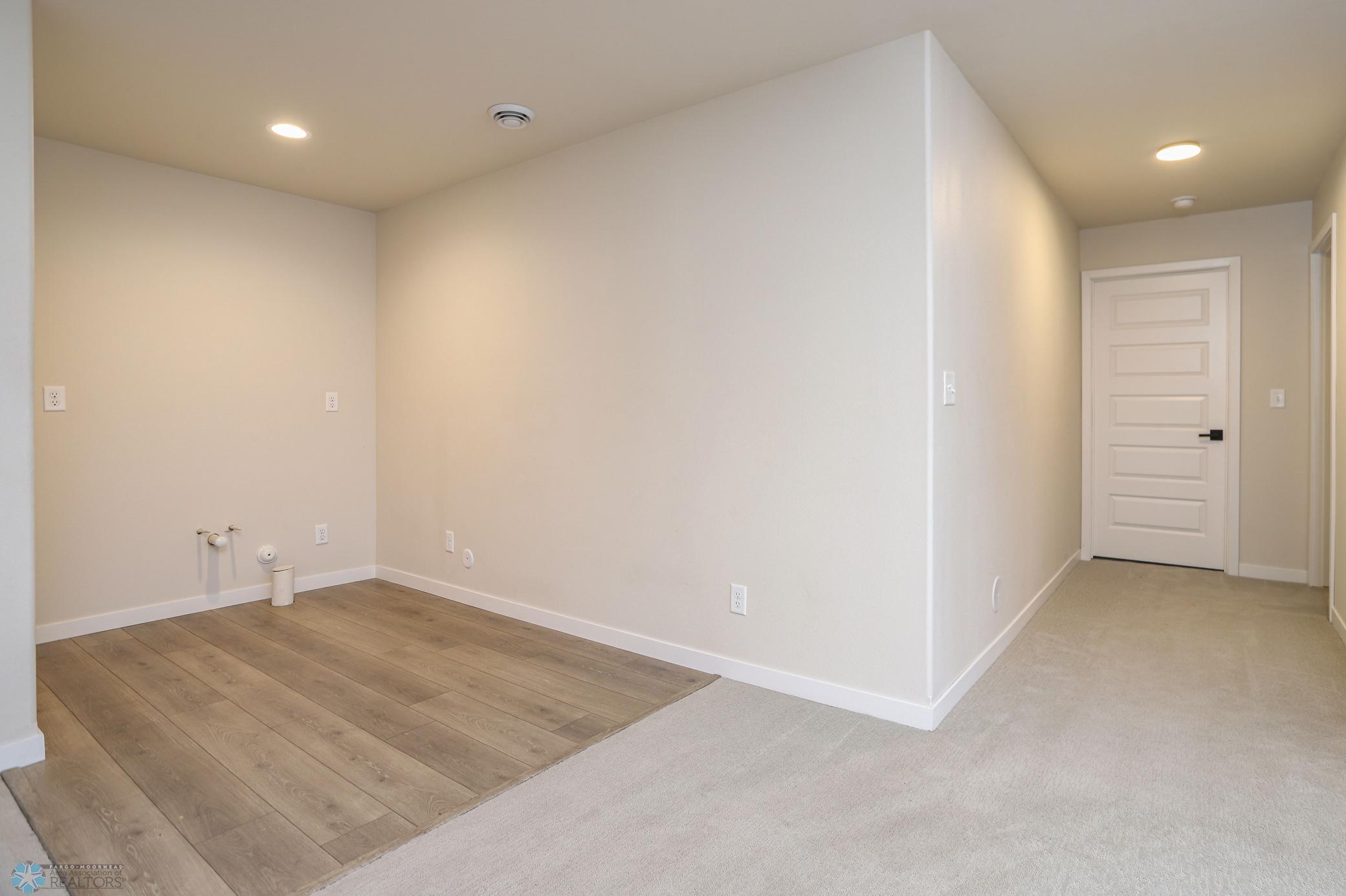 Wet Bar Area.jpg