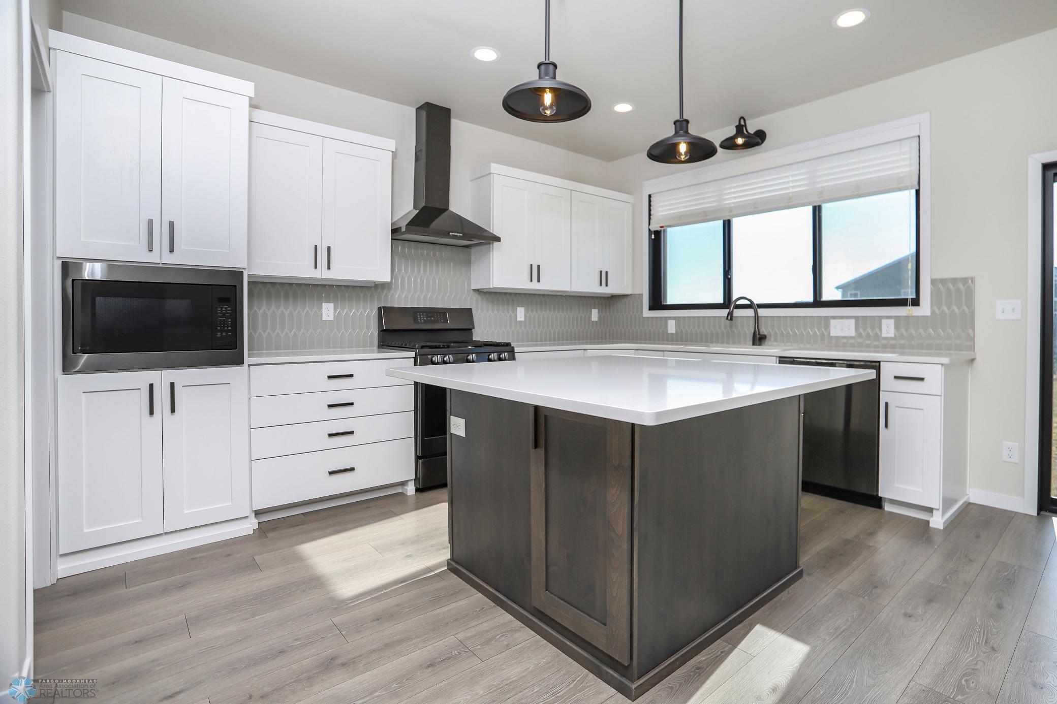 Kitchen 2.jpg