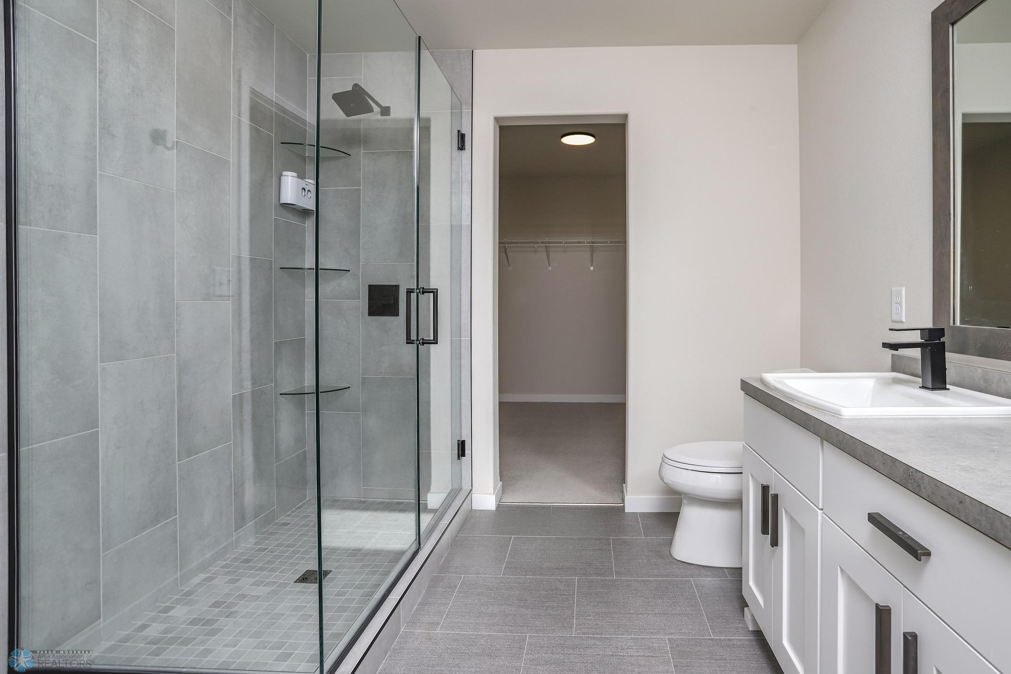 Primary Bathroom 2.jpg