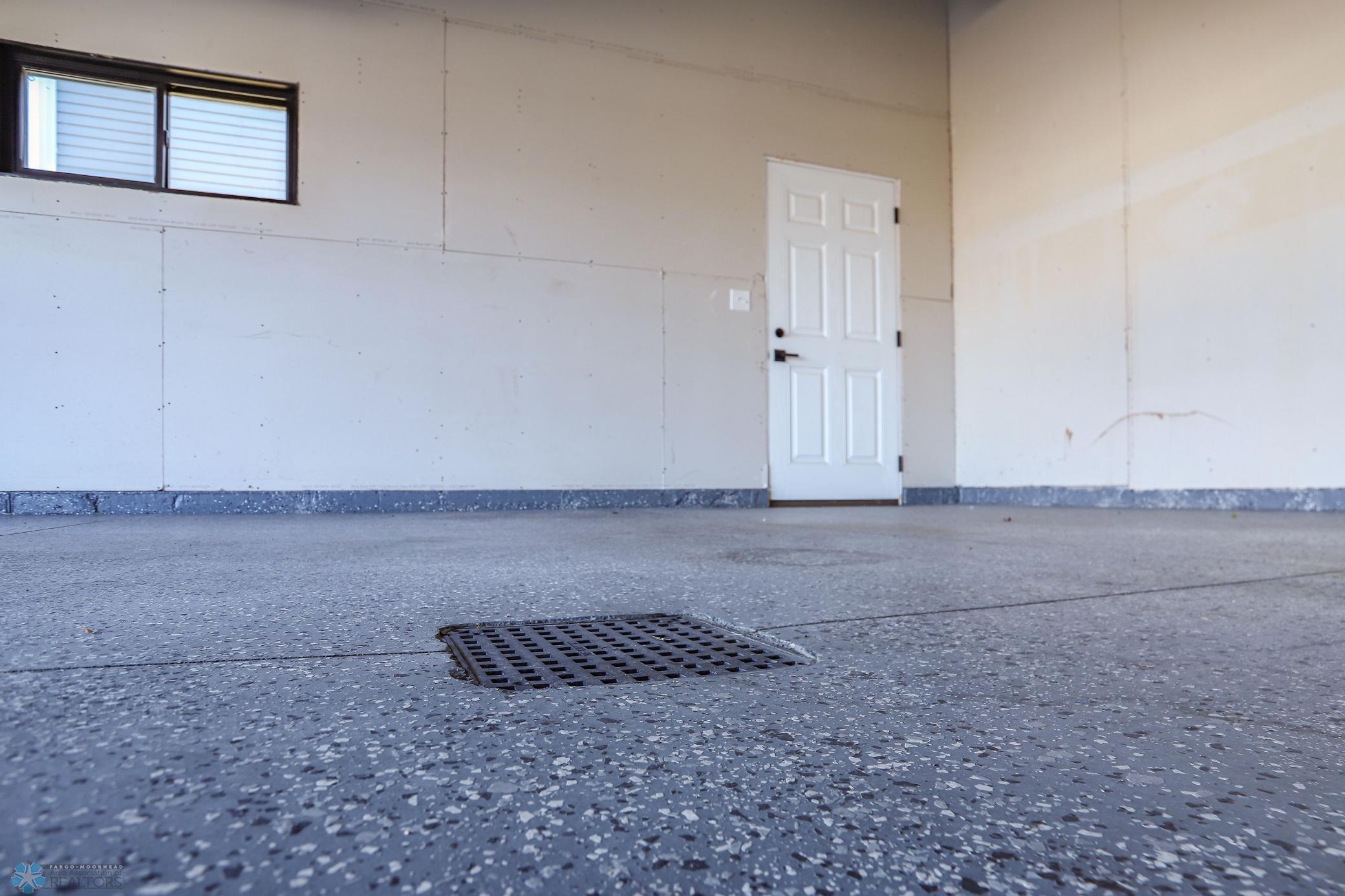 Garage 2.jpg