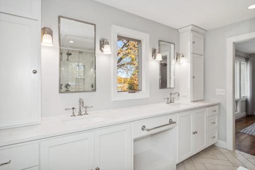 9655 Lakewood Circle, Chaska, MN 55318
