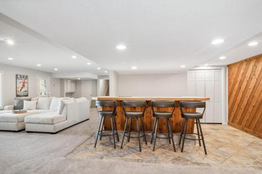 9655 Lakewood Circle, Chaska, MN 55318