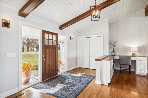 9655 Lakewood Circle, Chaska, MN 55318