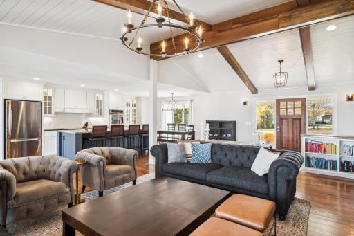 9655 Lakewood Circle, Chaska, MN 55318