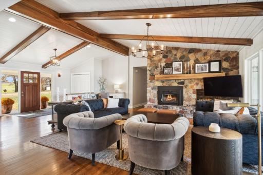 9655 Lakewood Circle, Chaska, MN 55318
