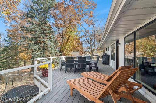 9655 Lakewood Circle, Chaska, MN 55318