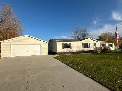 502 10th Avenue NE, Roseau, MN 56751