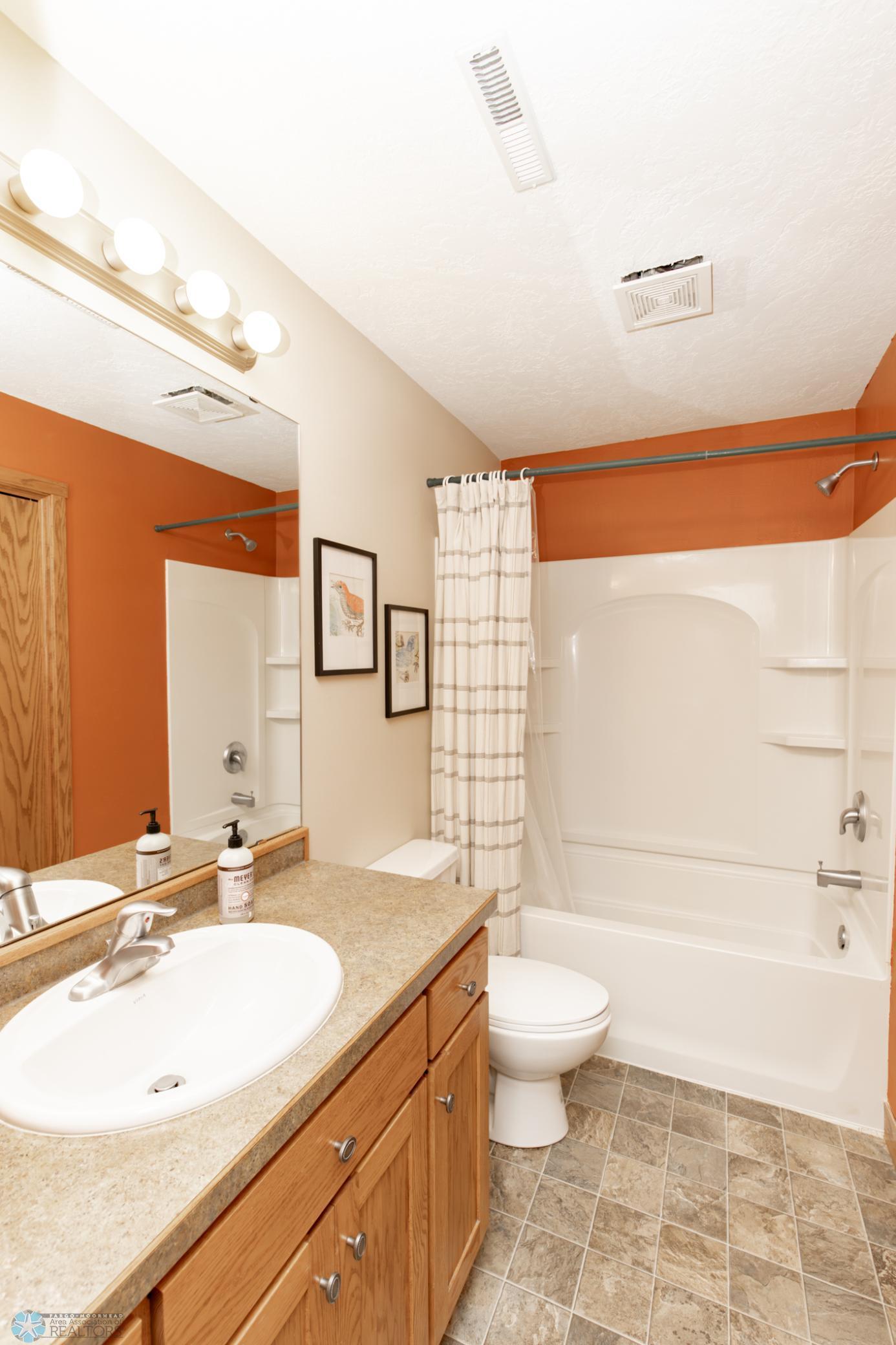 Bathroom 2 - Full