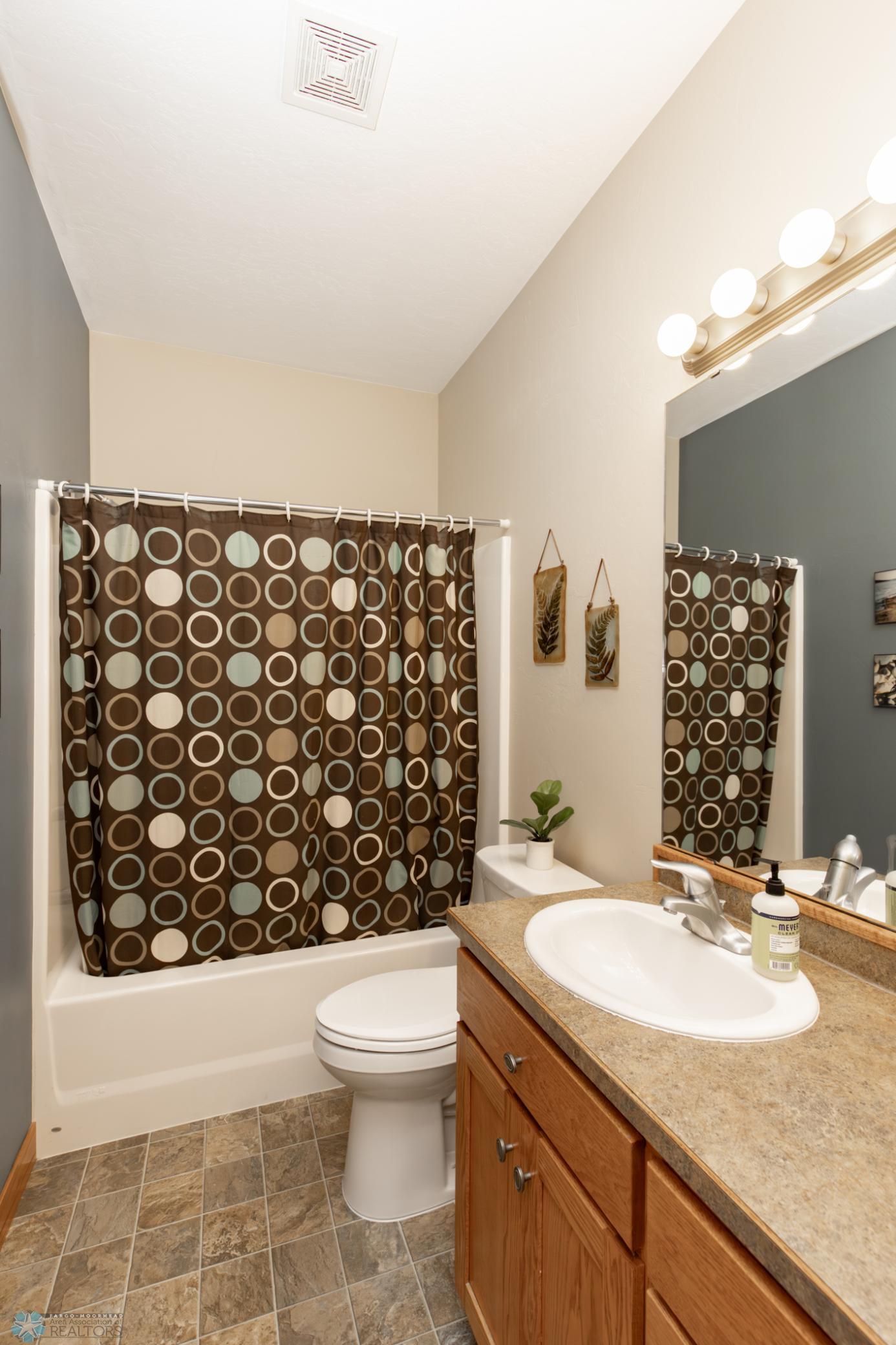 Bathroom 1 - Full