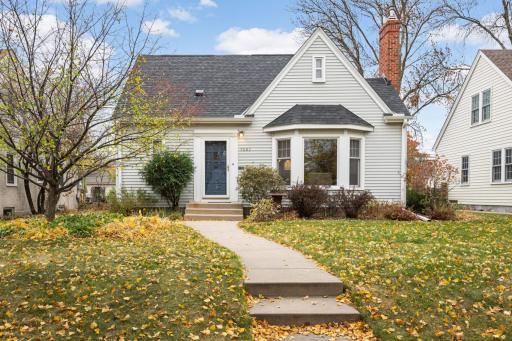Superb location minutes from the U of M St. Paul Campus, Como Park, trails, shopping, and easy highway access to both downtowns!