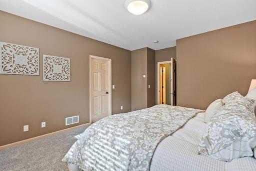 3721 Fairway Point, Woodbury, MN 55125