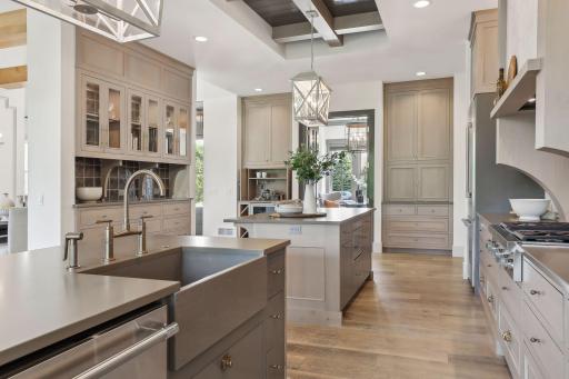 9810 Sky Lane, Eden Prairie, MN 55347
