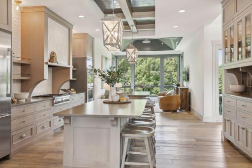 9810 Sky Lane, Eden Prairie, MN 55347