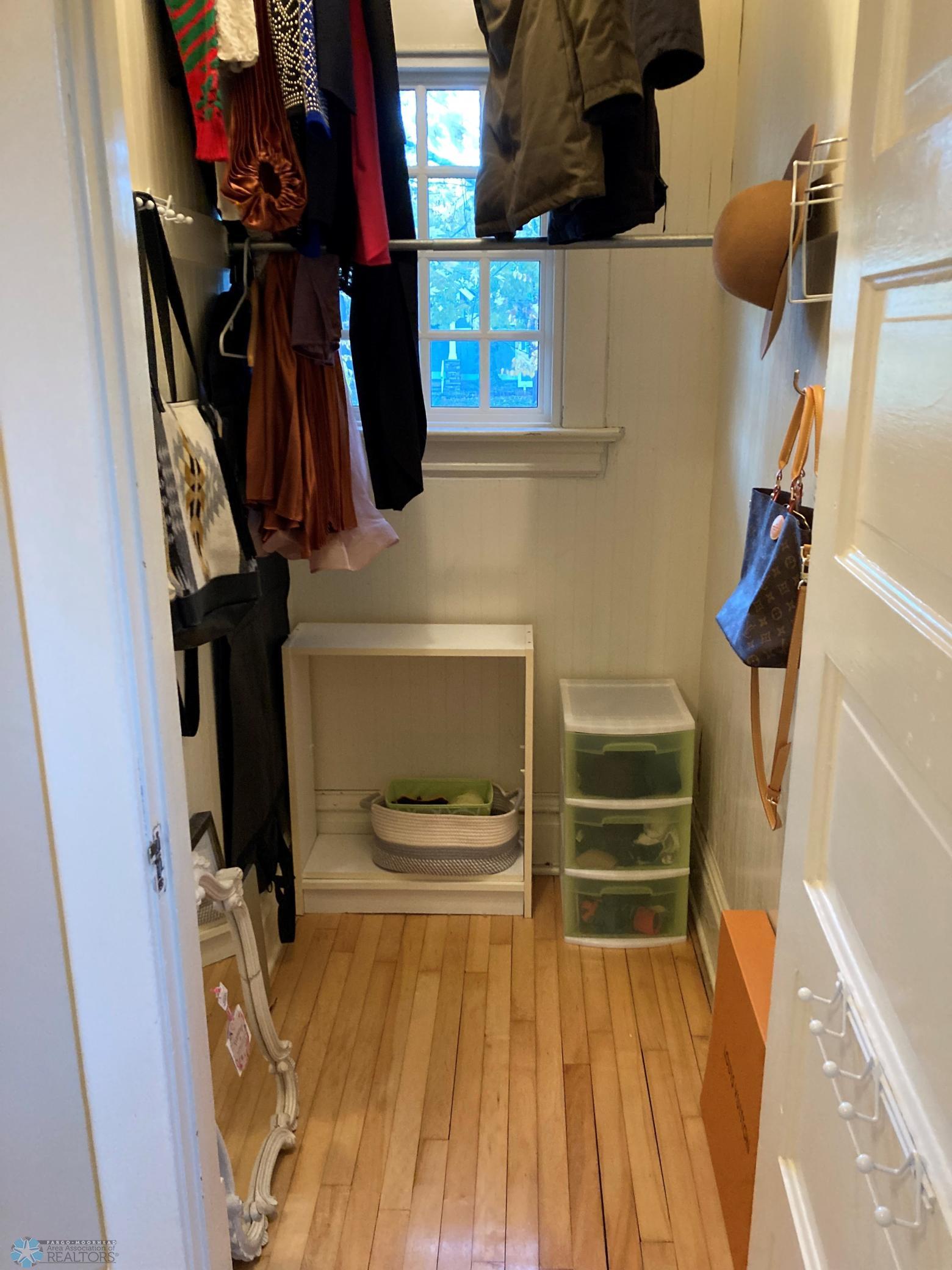 Walk In Closet.jpg