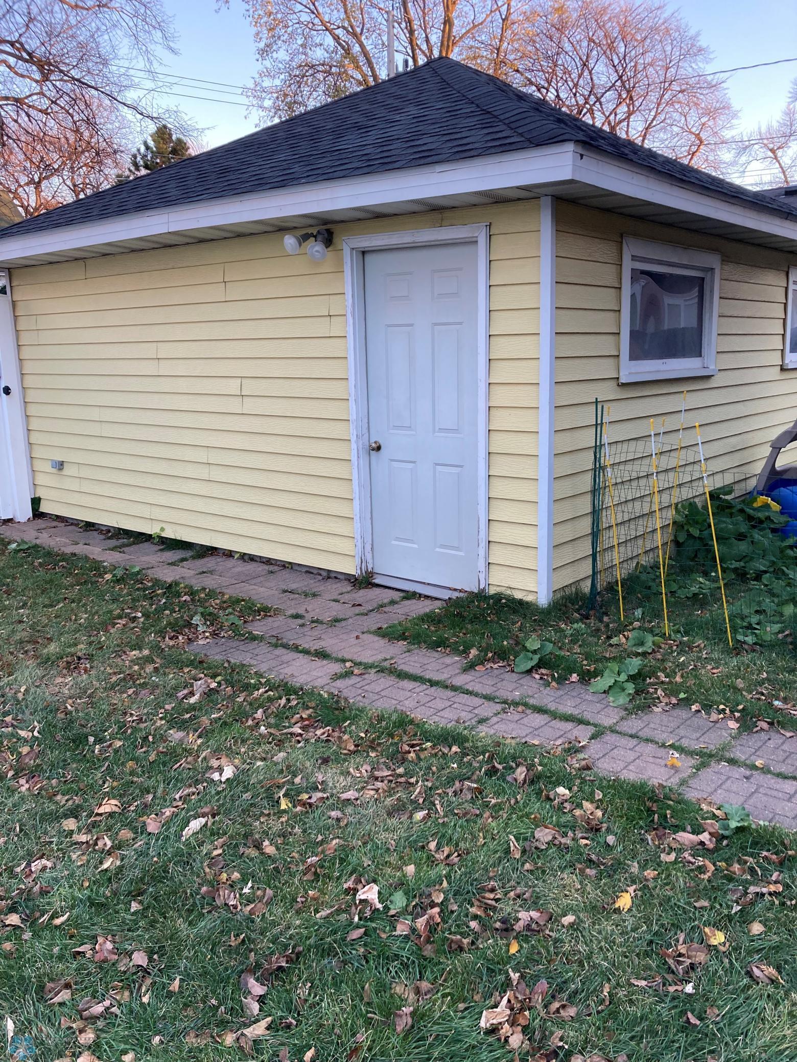 Double Detached Garage.jpg