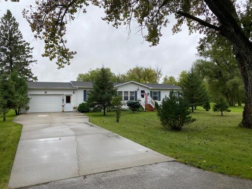 610 E University Avenue, Badger, MN 56714