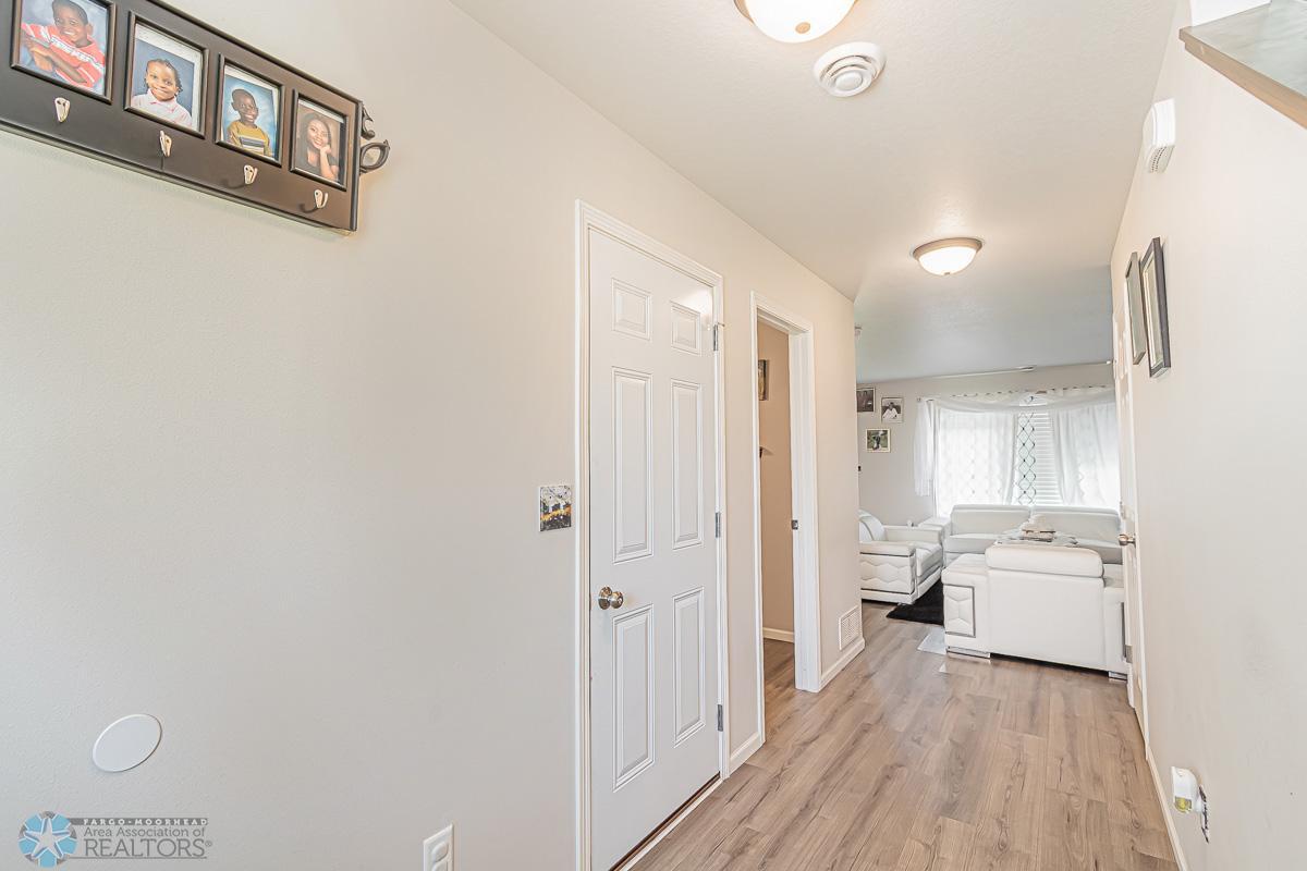 3628 Chinook Dr S, Fargo, ND 58104-06.jpg