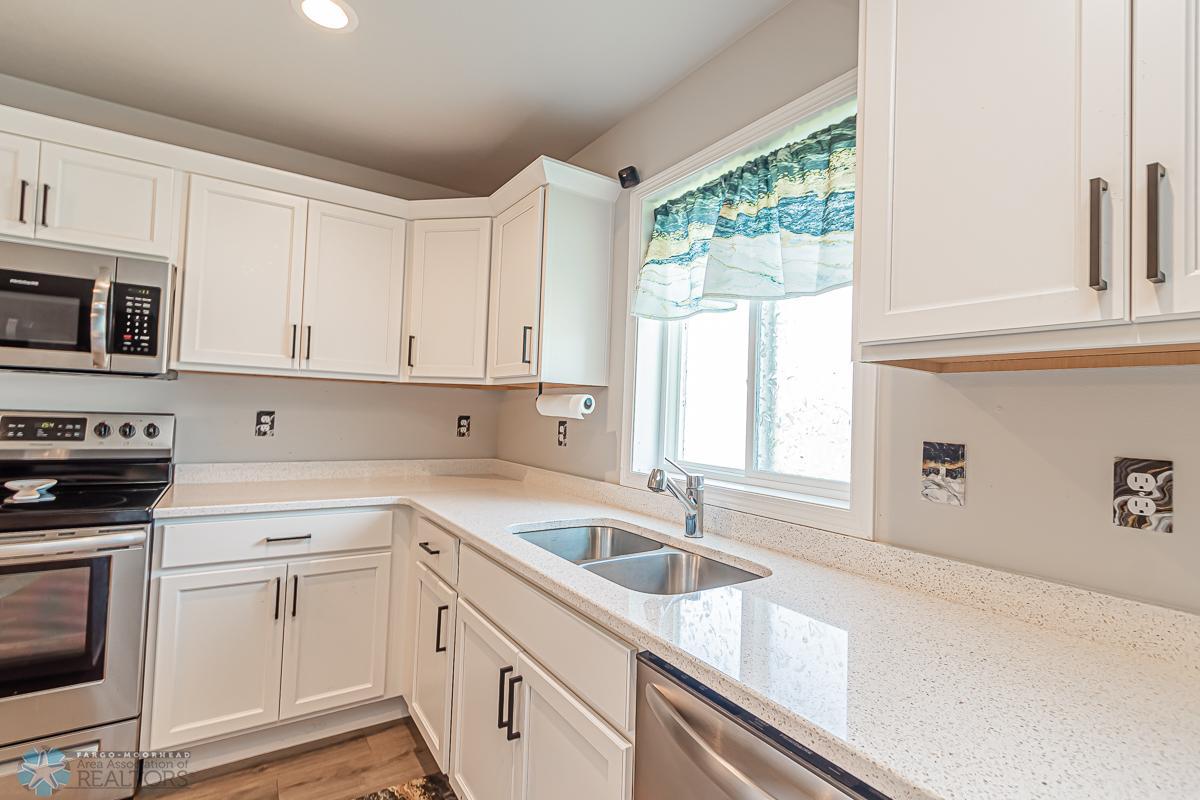 3628 Chinook Dr S, Fargo, ND 58104-12.jpg