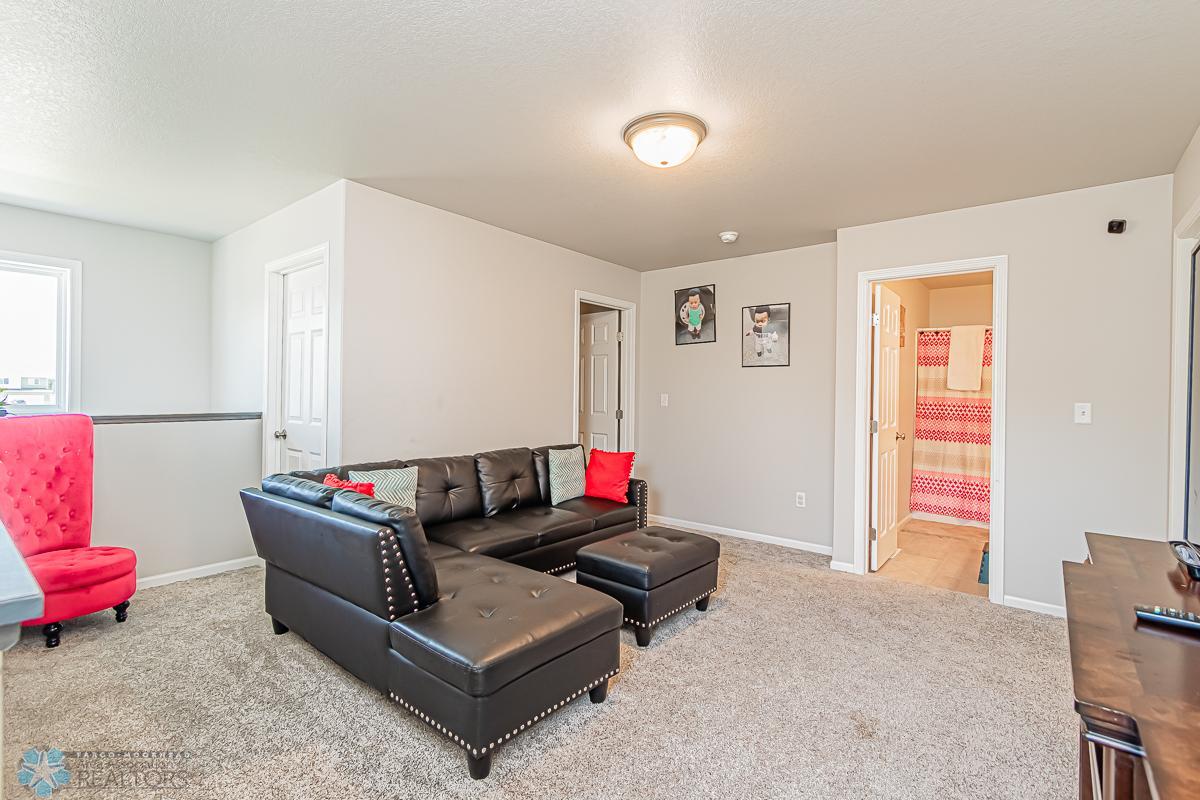 3628 Chinook Dr S, Fargo, ND 58104-17.jpg