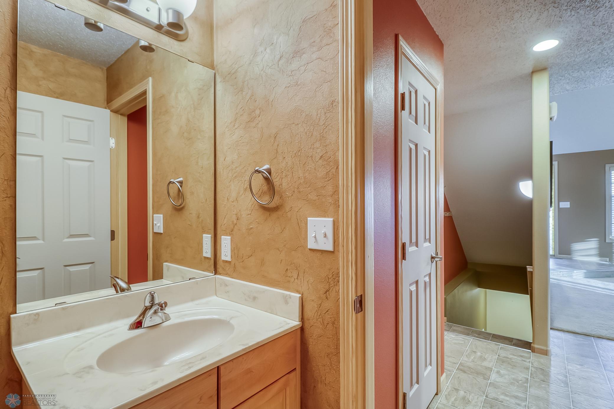 Half-Bath1_2.jpg
