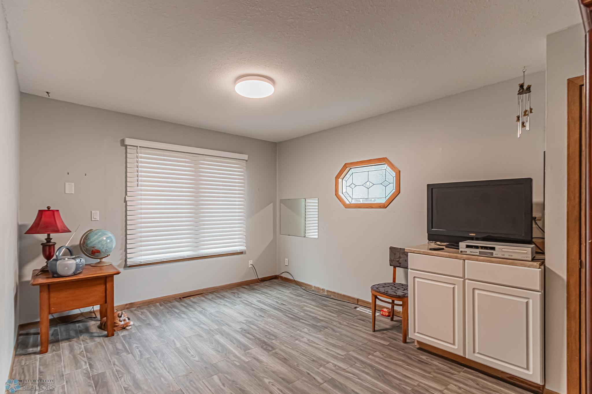 627 7th ave W, West Fargo, ND-15.jpg