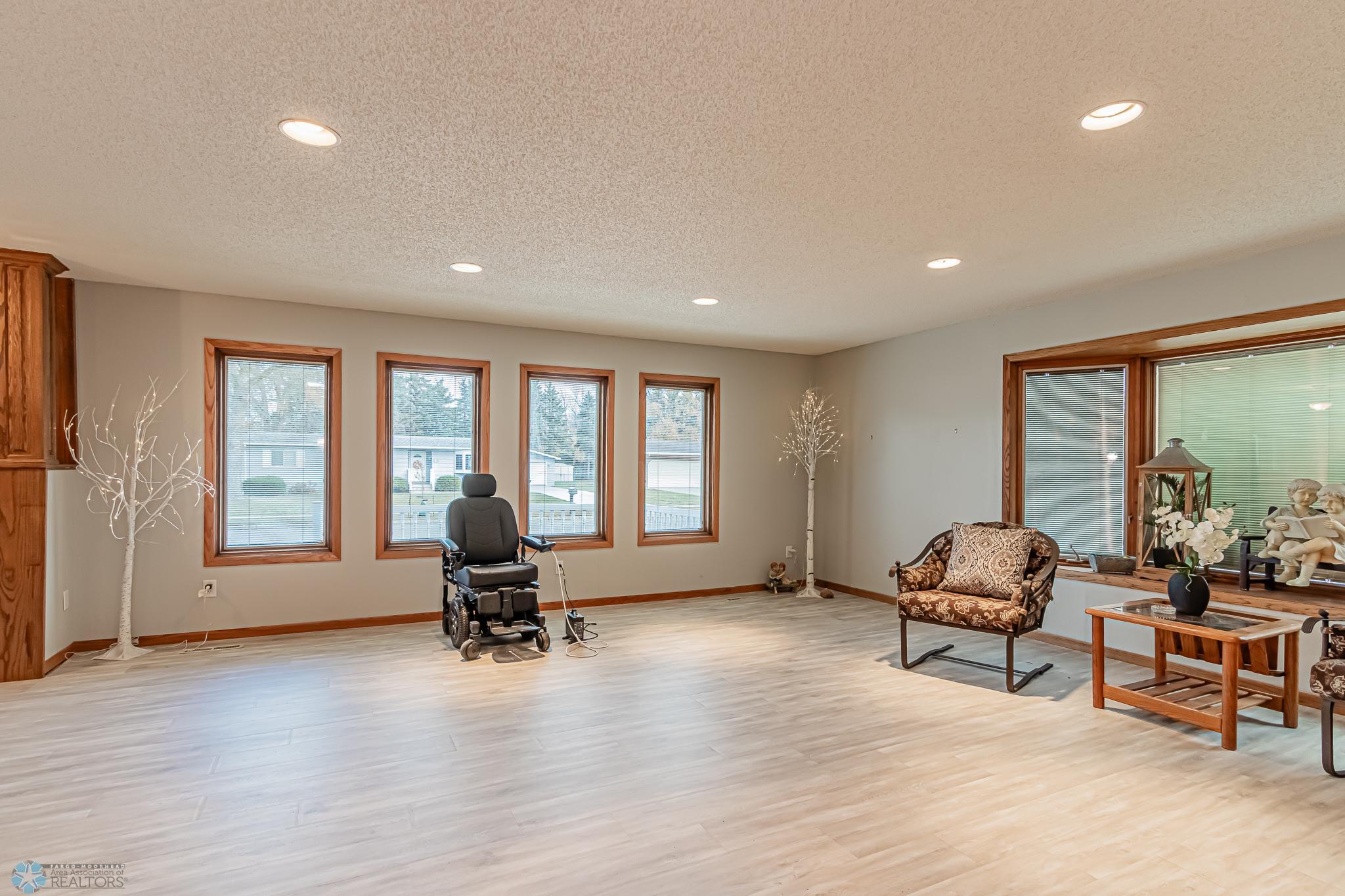627 7th ave W, West Fargo, ND-06.jpg
