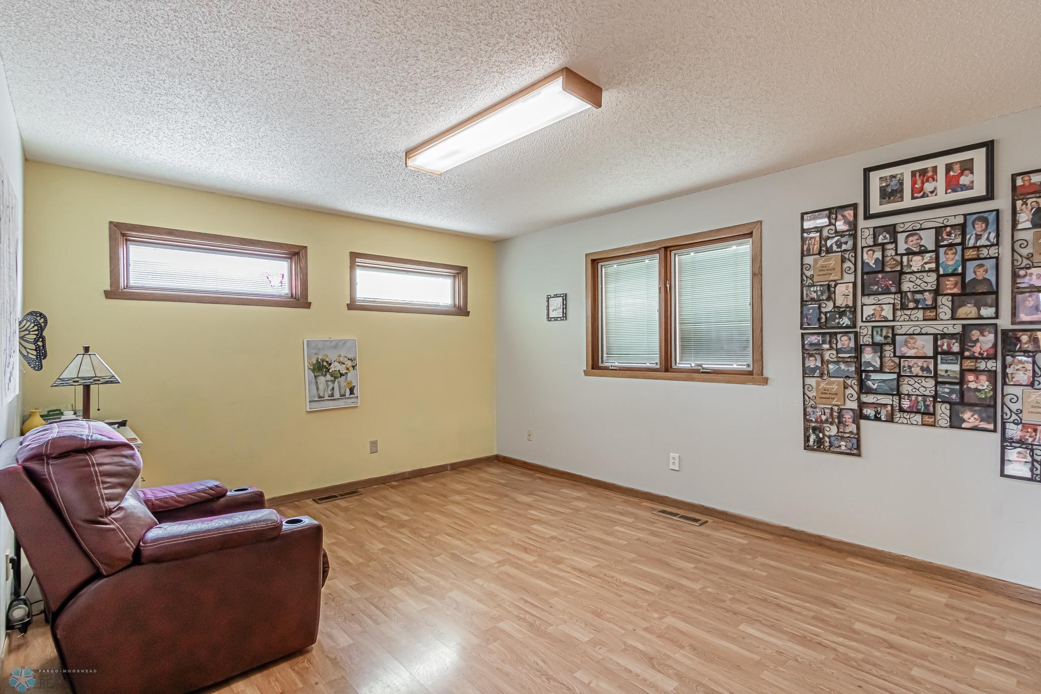 627 7th ave W, West Fargo, ND-13.jpg