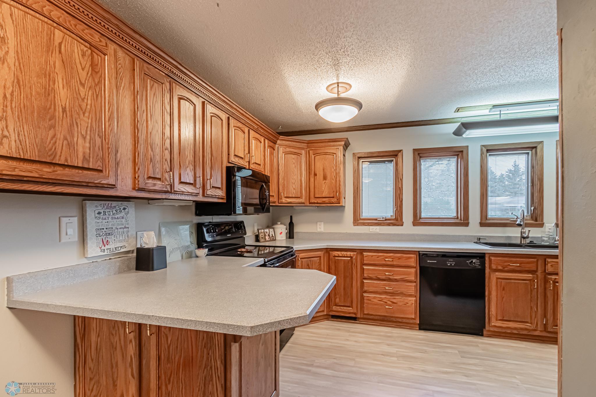 627 7th ave W, West Fargo, ND-12.jpg
