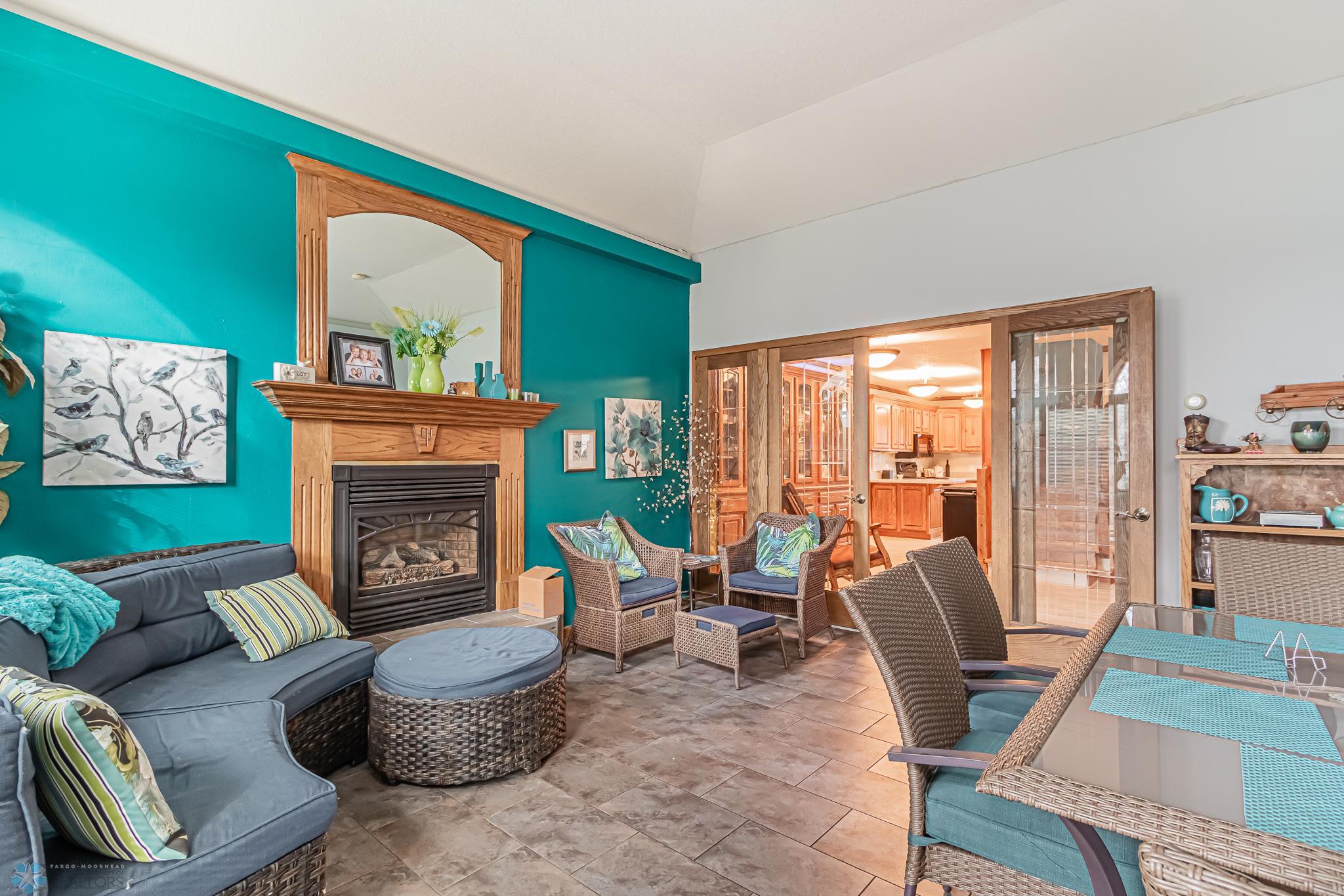 627 7th ave W, West Fargo, ND-21.jpg