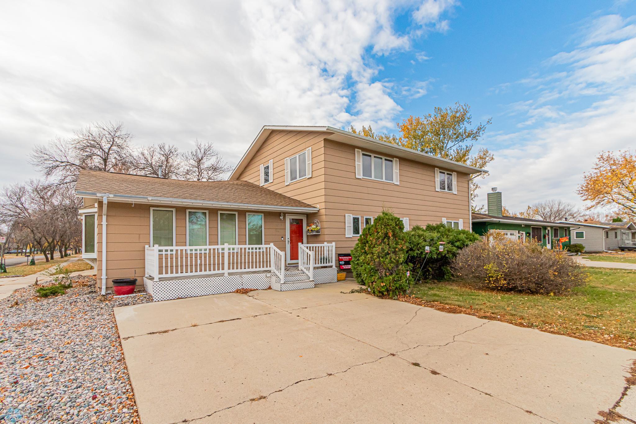 627 7th ave W, West Fargo, ND-02.jpg