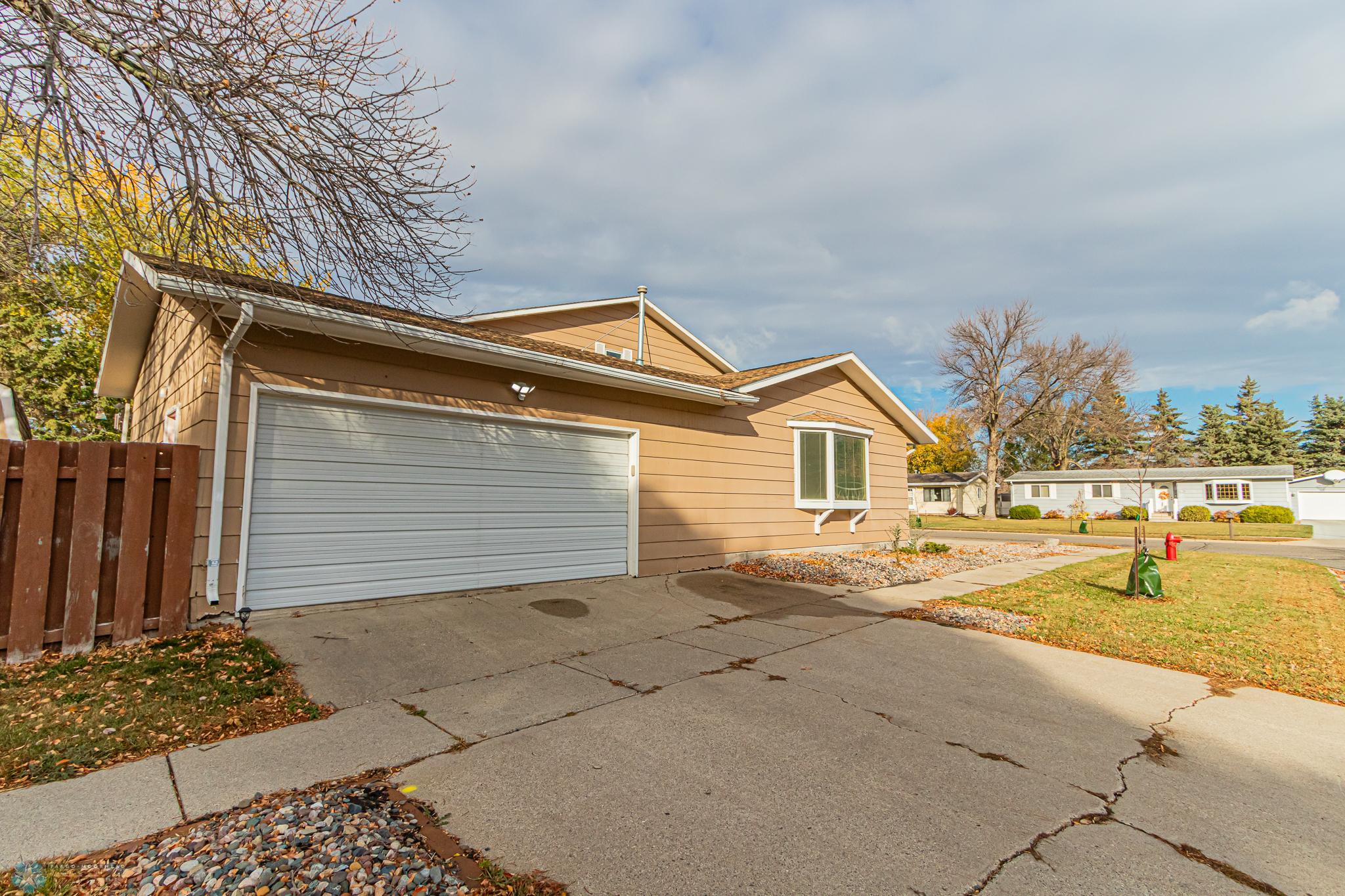 627 7th ave W, West Fargo, ND-54.jpg