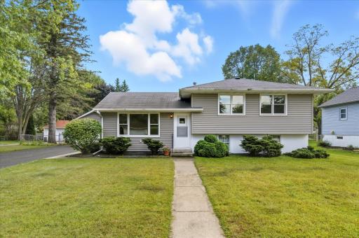 2253 County Road H, New Brighton, MN 55112