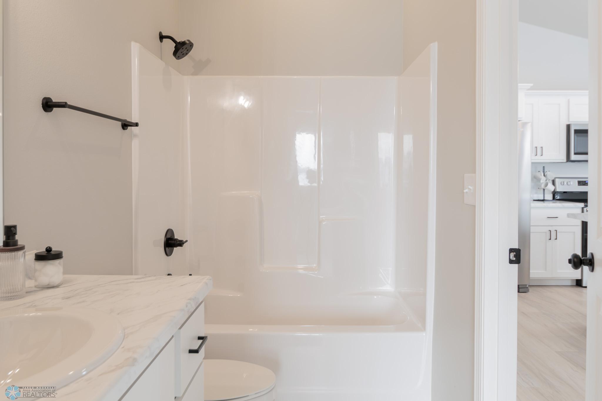 2531 Master Bathroom 3.jpg