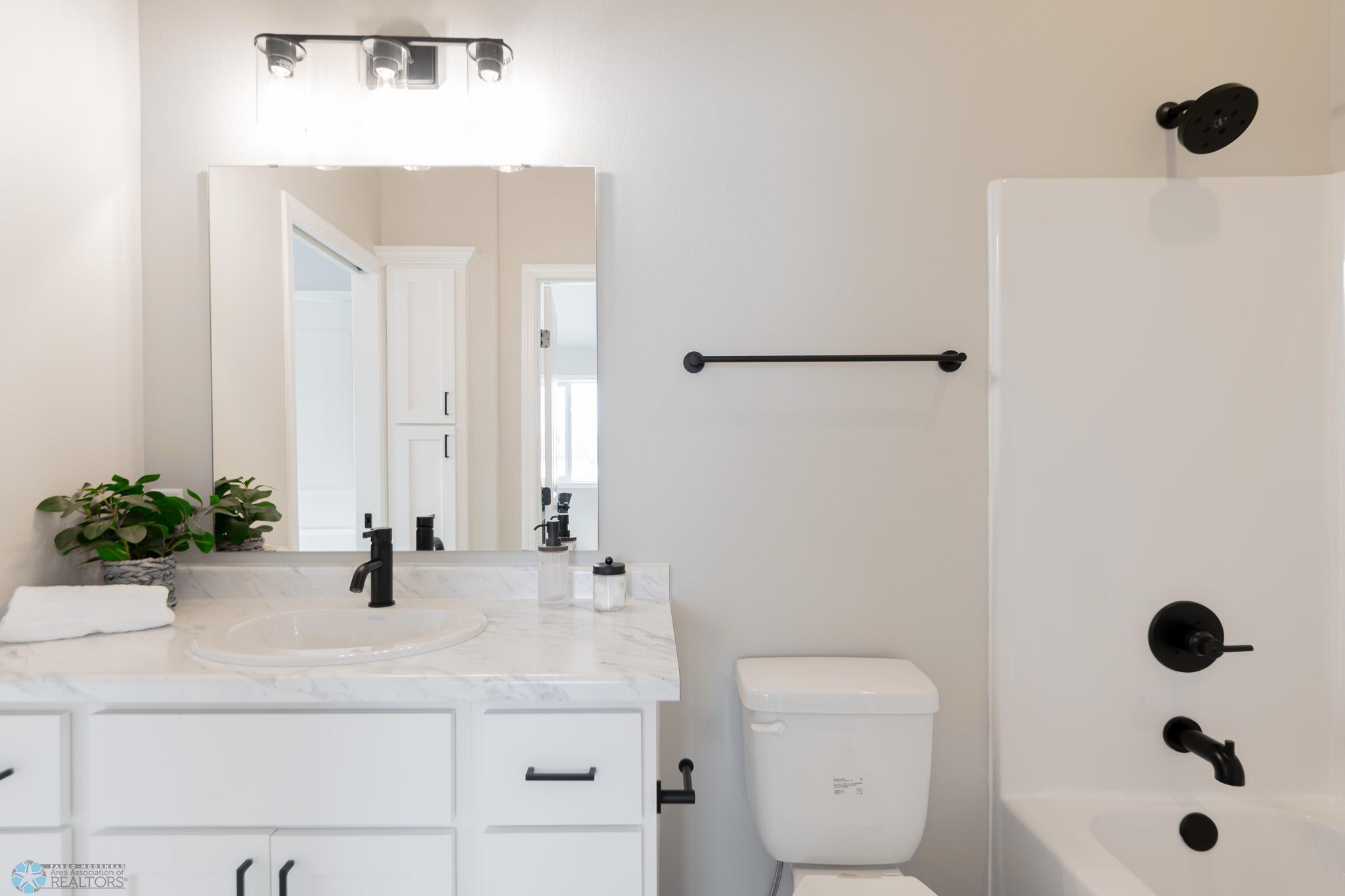 2531 Master Bathroom 5.jpg