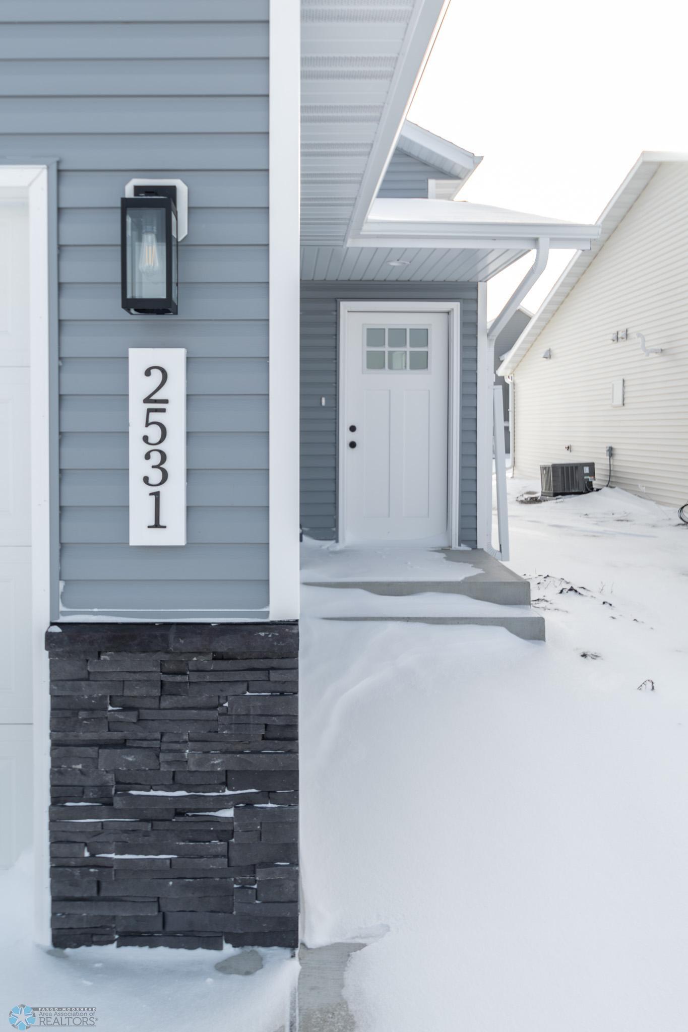 2531 Front Door 2.jpg