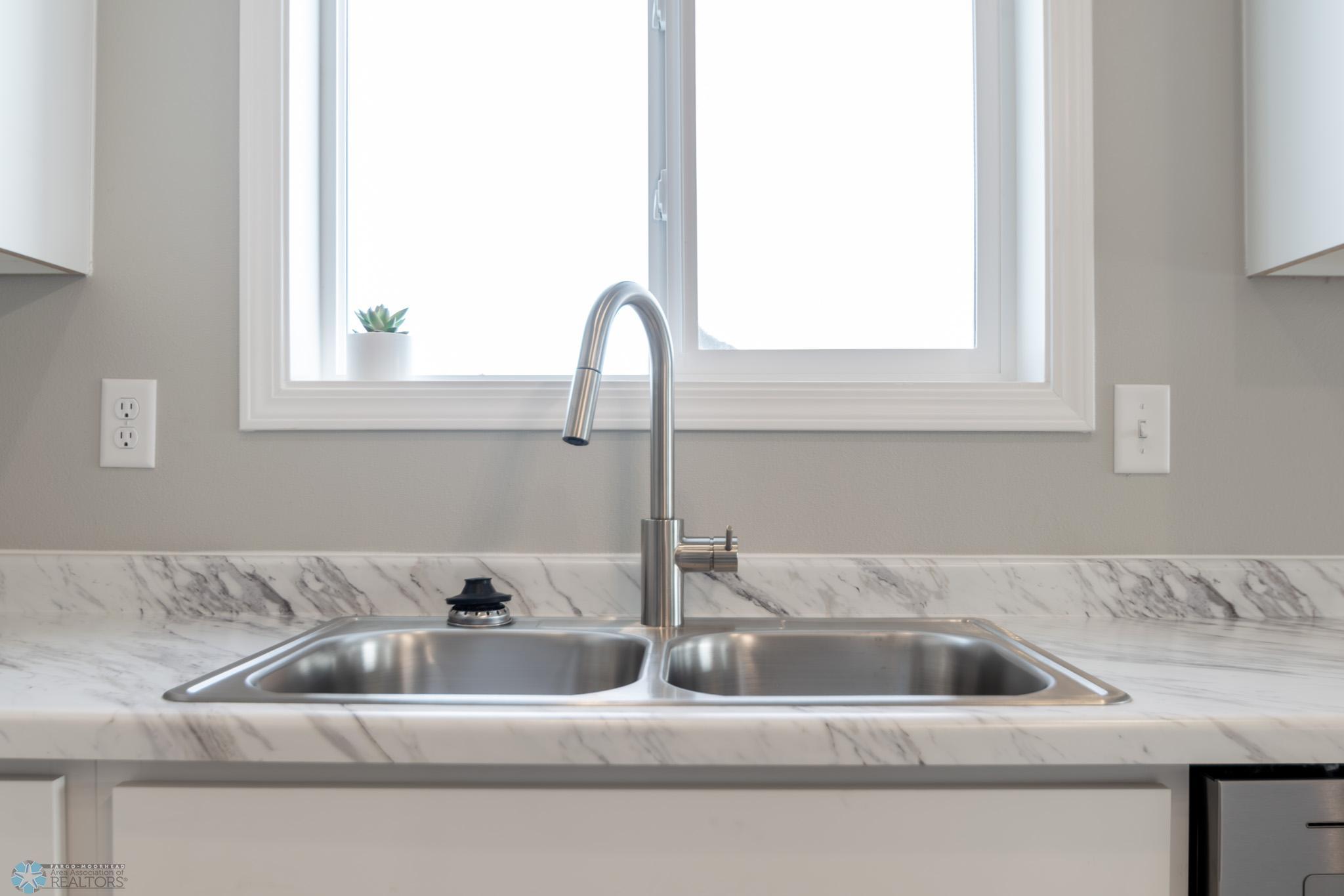 2531 Kitchen.jpg