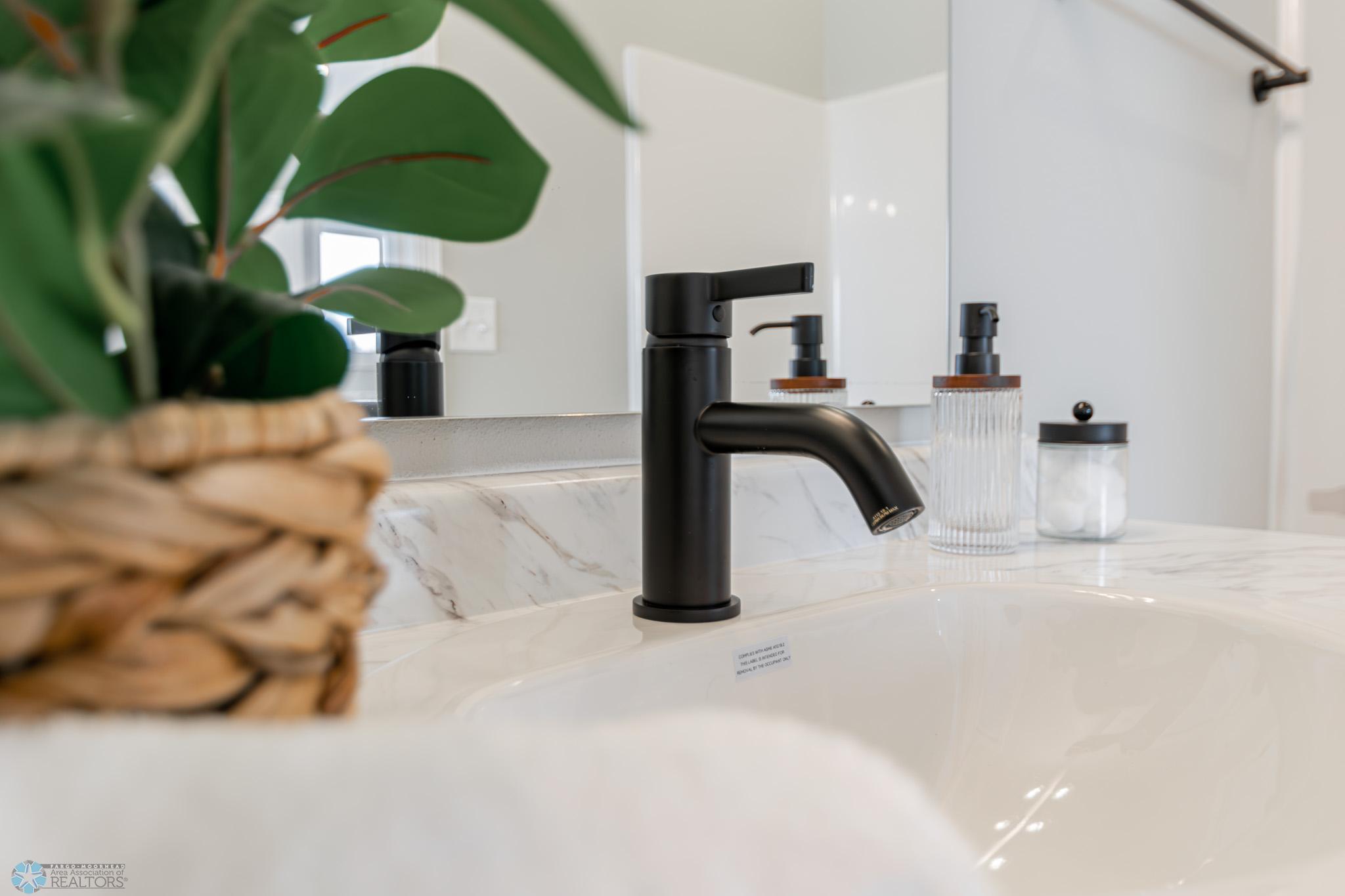 2531 Master Bathroom.jpg