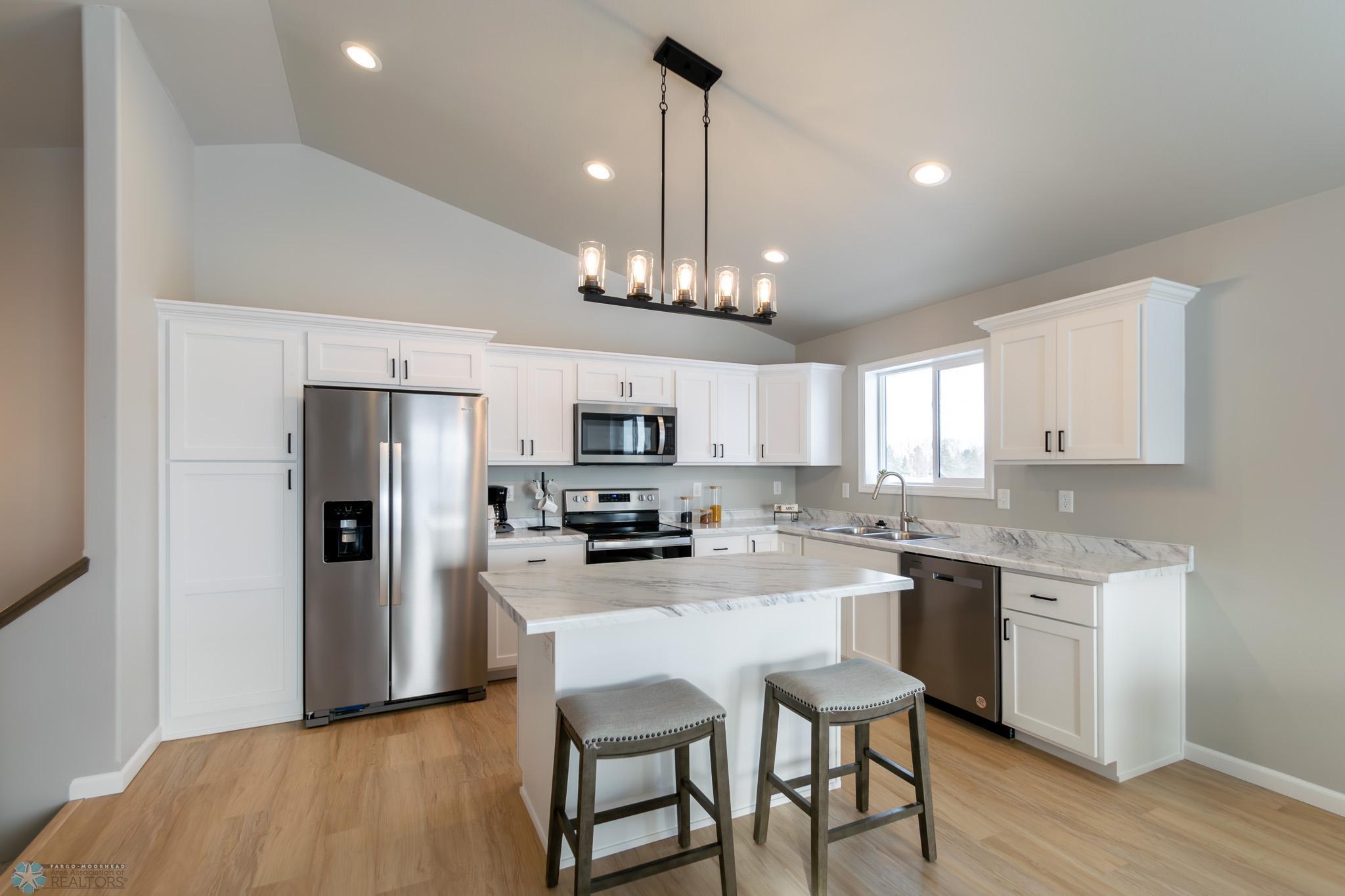 2531 Kitchen 3.jpg