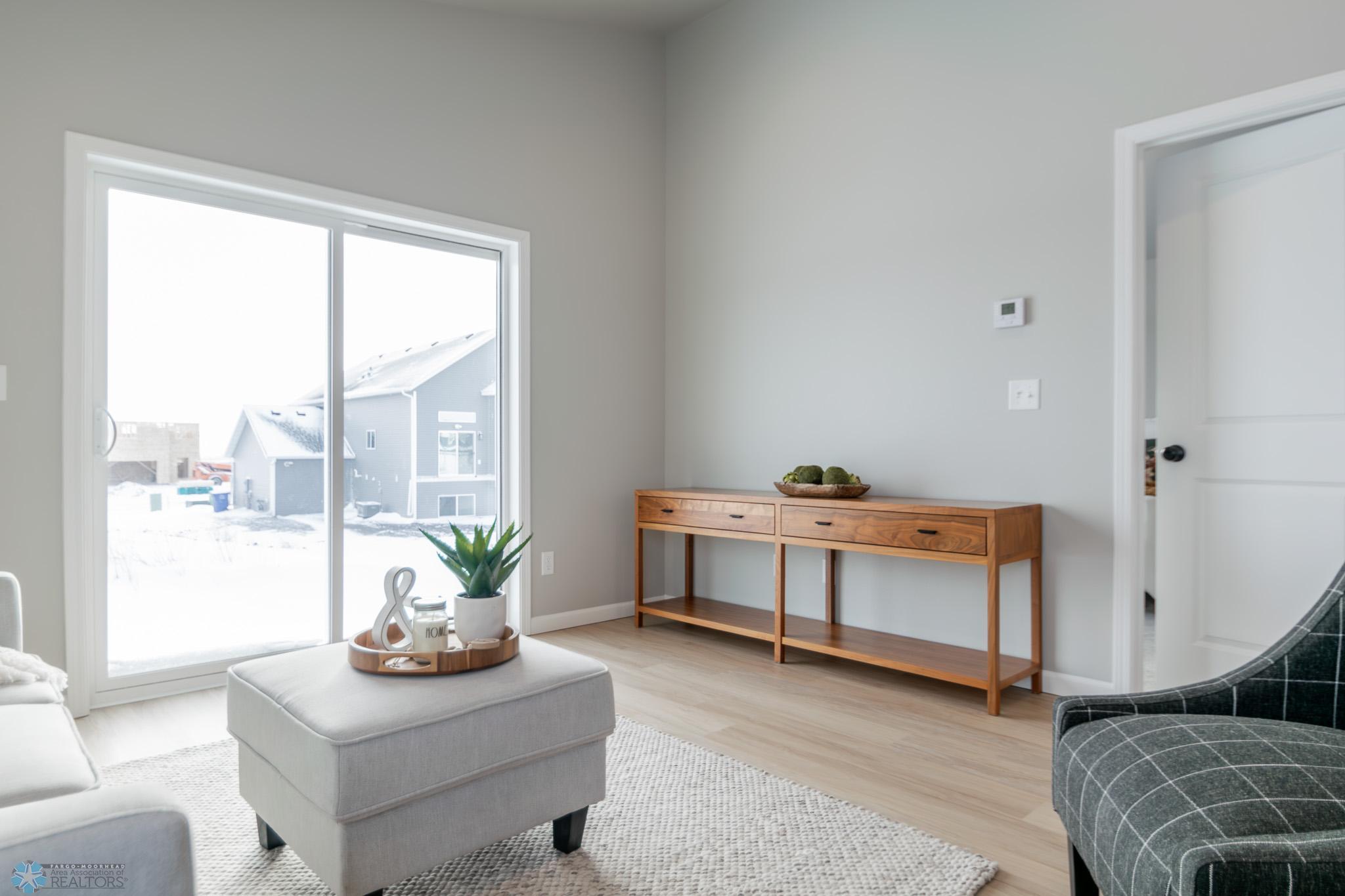 2531 Living Room.jpg