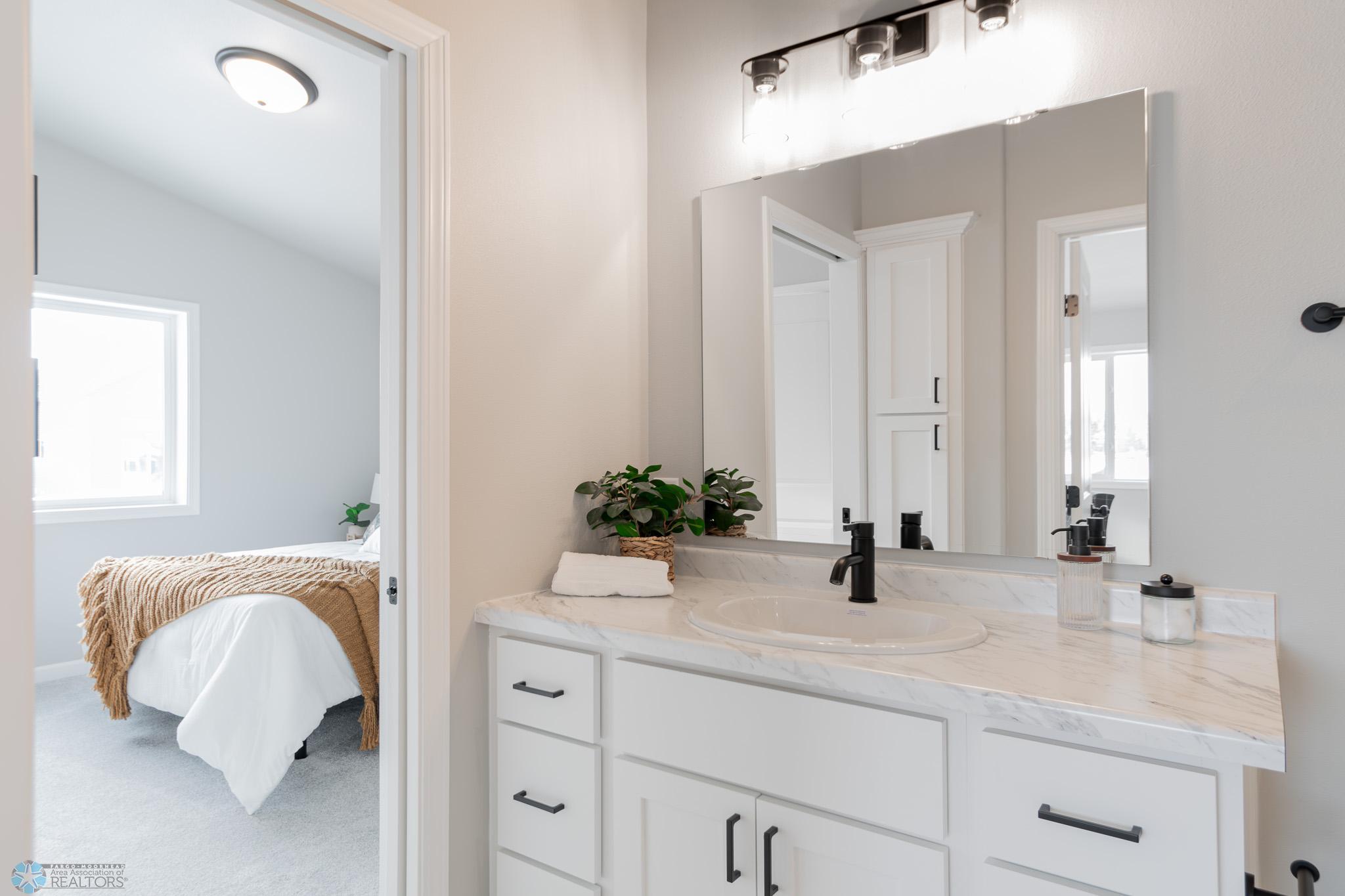 2531 Master Bathroom 6.jpg