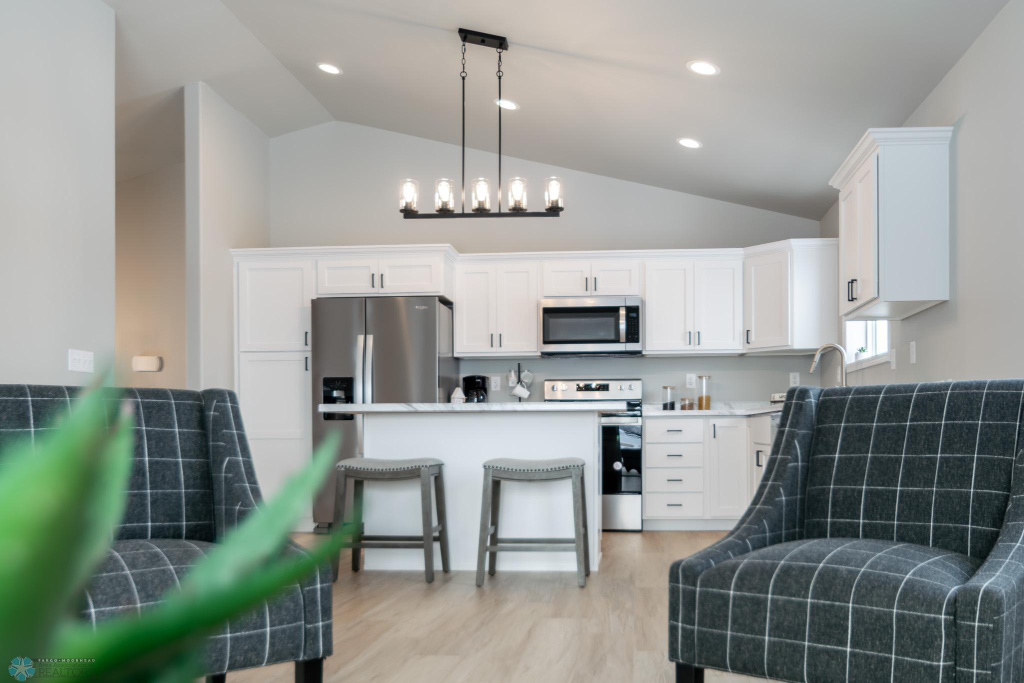 2531 Kitchen 1.jpg