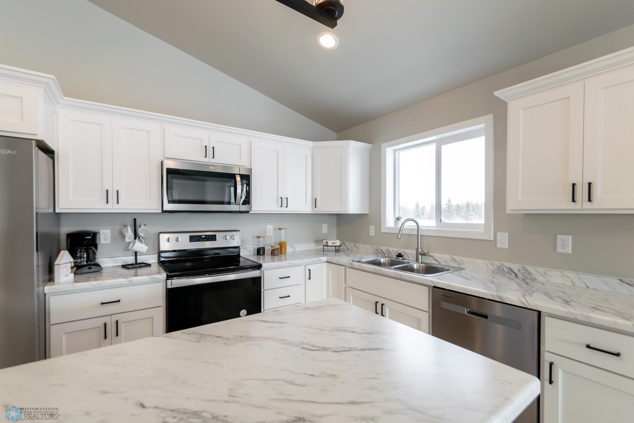 2531 Kitchen 4.jpg