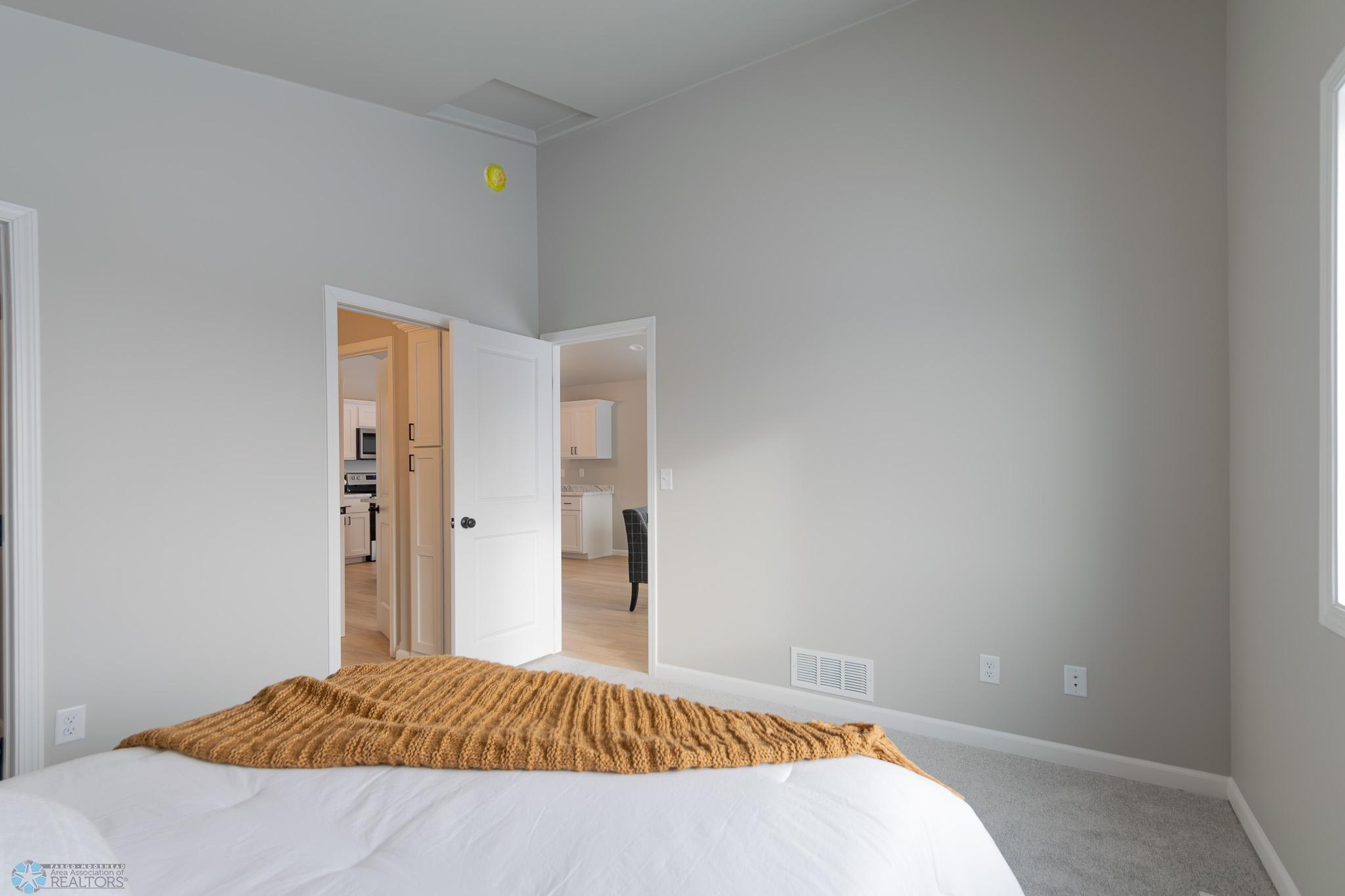 2531 Master Bedroom 5.jpg
