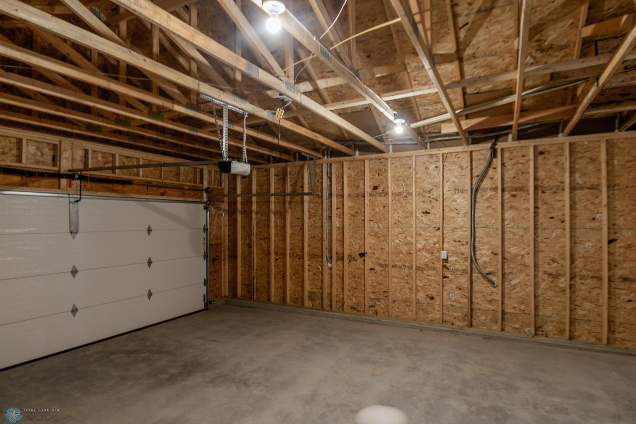 2531 Garage.jpg