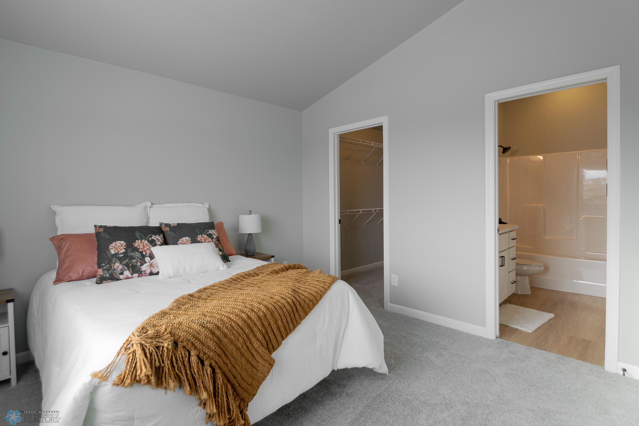 2531 Master Bedroom 3.jpg