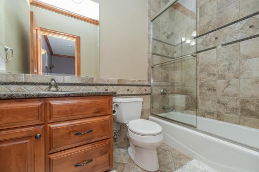 880 Weatherhill Woods Lane SW, Rochester, MN 55902