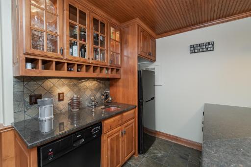 880 Weatherhill Woods Lane SW, Rochester, MN 55902