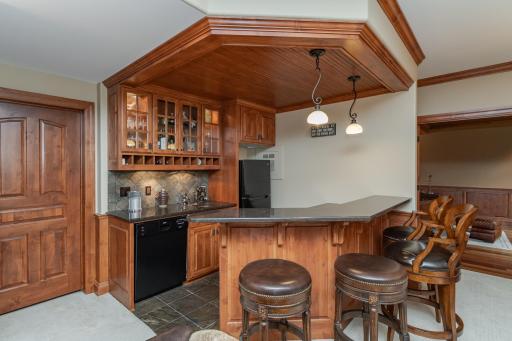 880 Weatherhill Woods Lane SW, Rochester, MN 55902