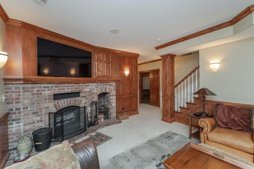 880 Weatherhill Woods Lane SW, Rochester, MN 55902