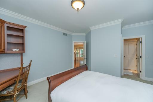880 Weatherhill Woods Lane SW, Rochester, MN 55902